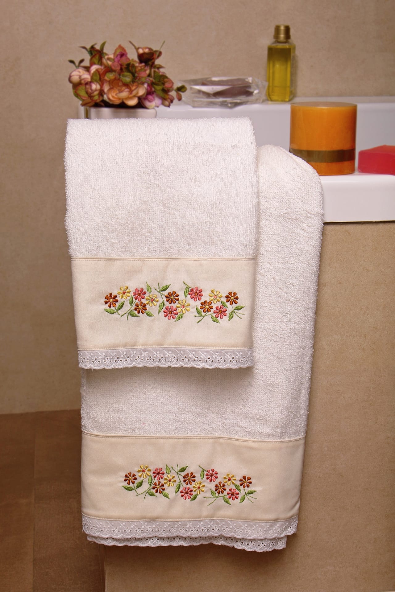 White embroidered towel set – Hum Dastkaar